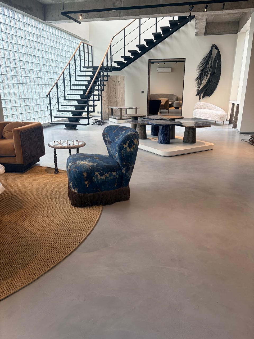 Artisanal Seamless Living Room Floor Finish